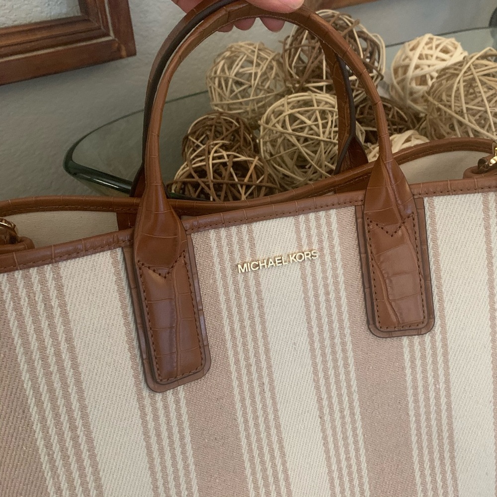 New Mk ♥️ medium tote Greenwich - Picture 11 of 13